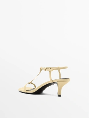 Босоножки на среднем каблуке с ремешками- Заказать в России