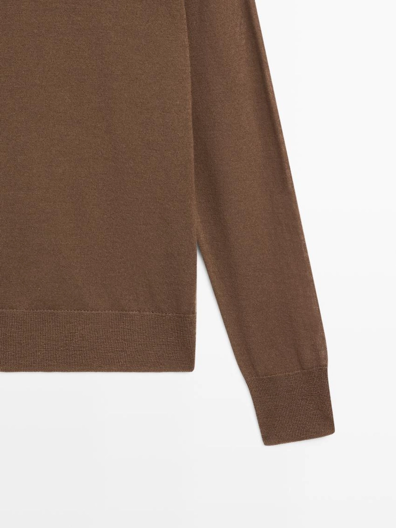 Свитер из тонкой шерсти с круглым вырезом