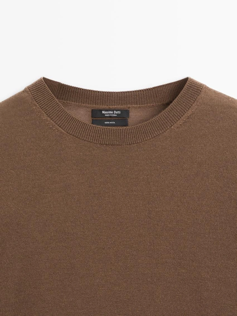 Свитер из тонкой шерсти с круглым вырезом