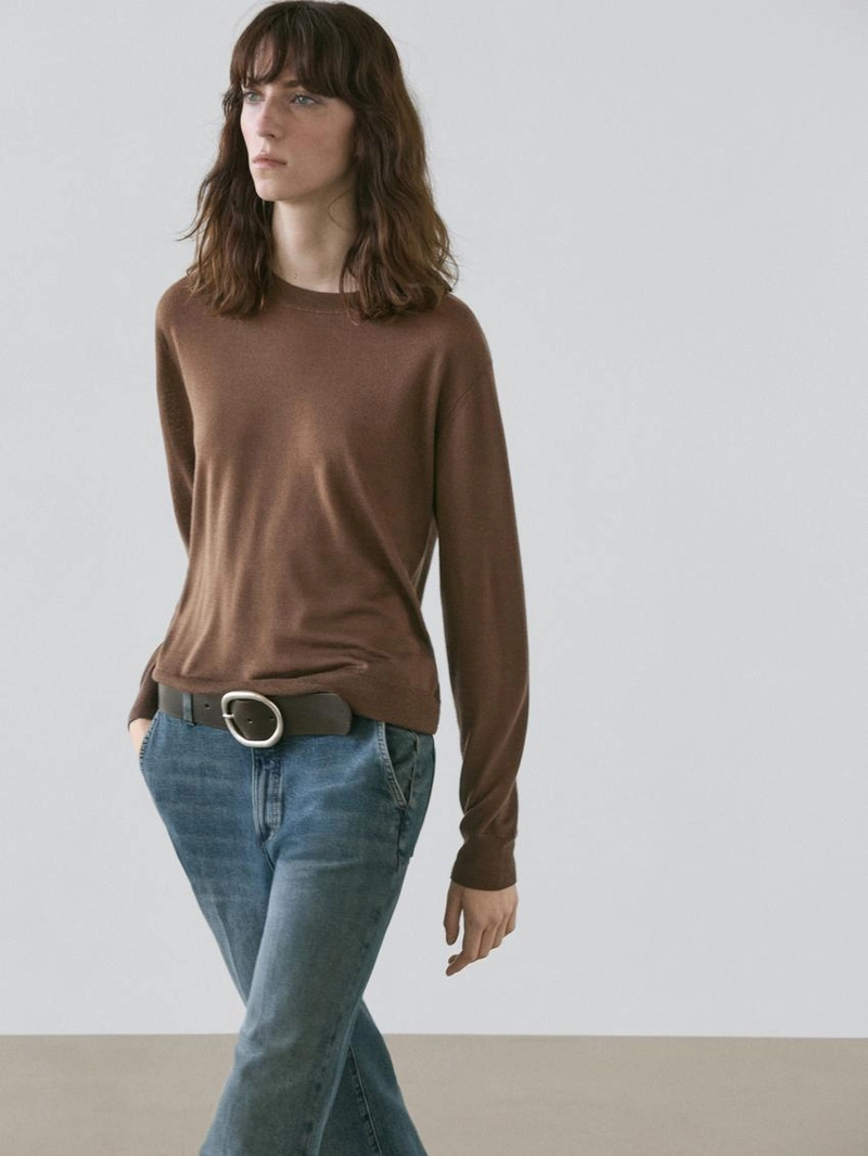 Свитер из тонкой шерсти с круглым вырезом