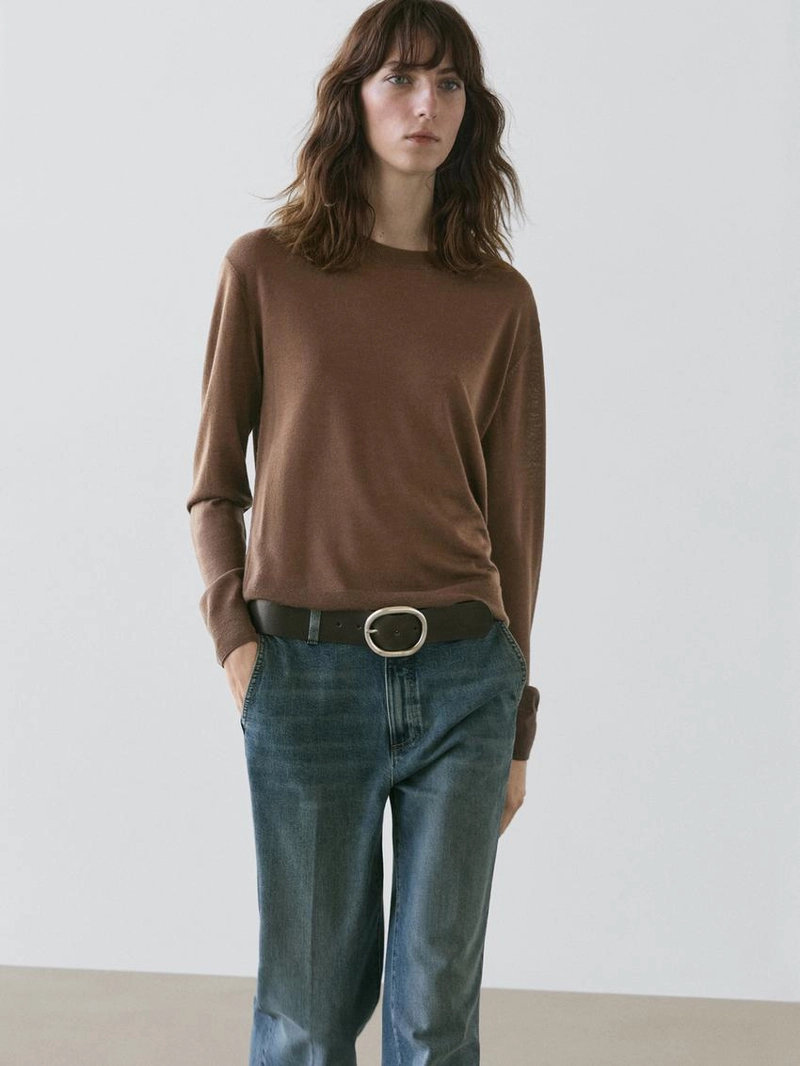 Свитер из тонкой шерсти с круглым вырезом