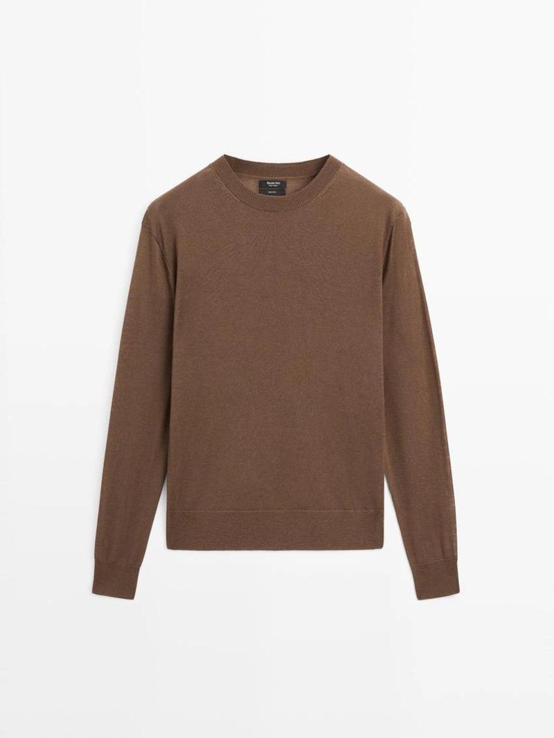 Свитер из тонкой шерсти с круглым вырезом