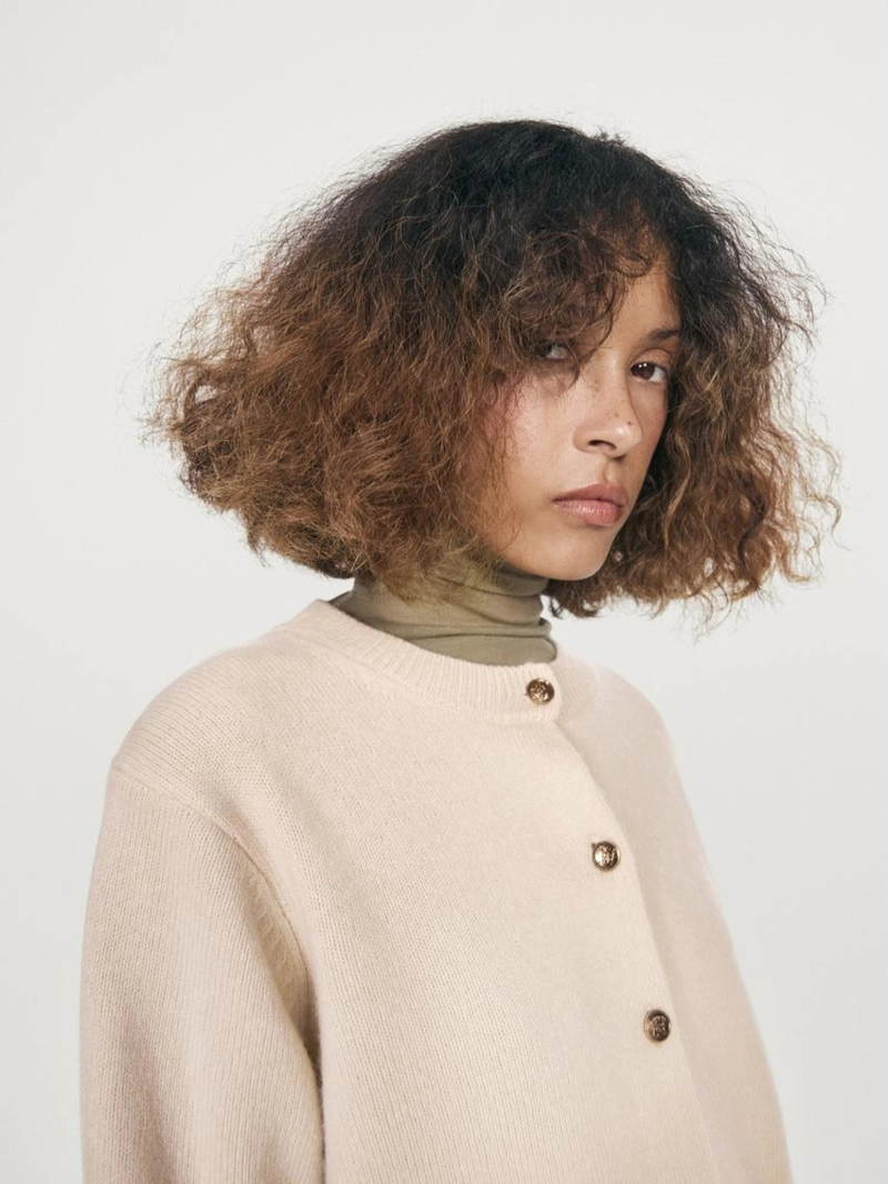 Кардиган из вязаного полотна с пуговицами из золота