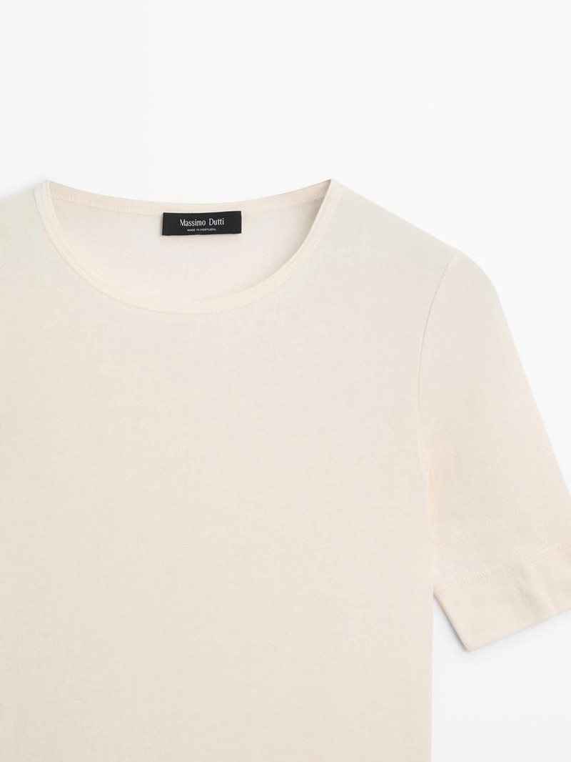 Футболка из хлопкового смесового материала