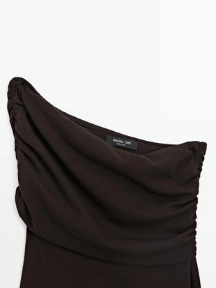 Топ с асимметричным кроем и драпировкой на горловине- Заказать в России