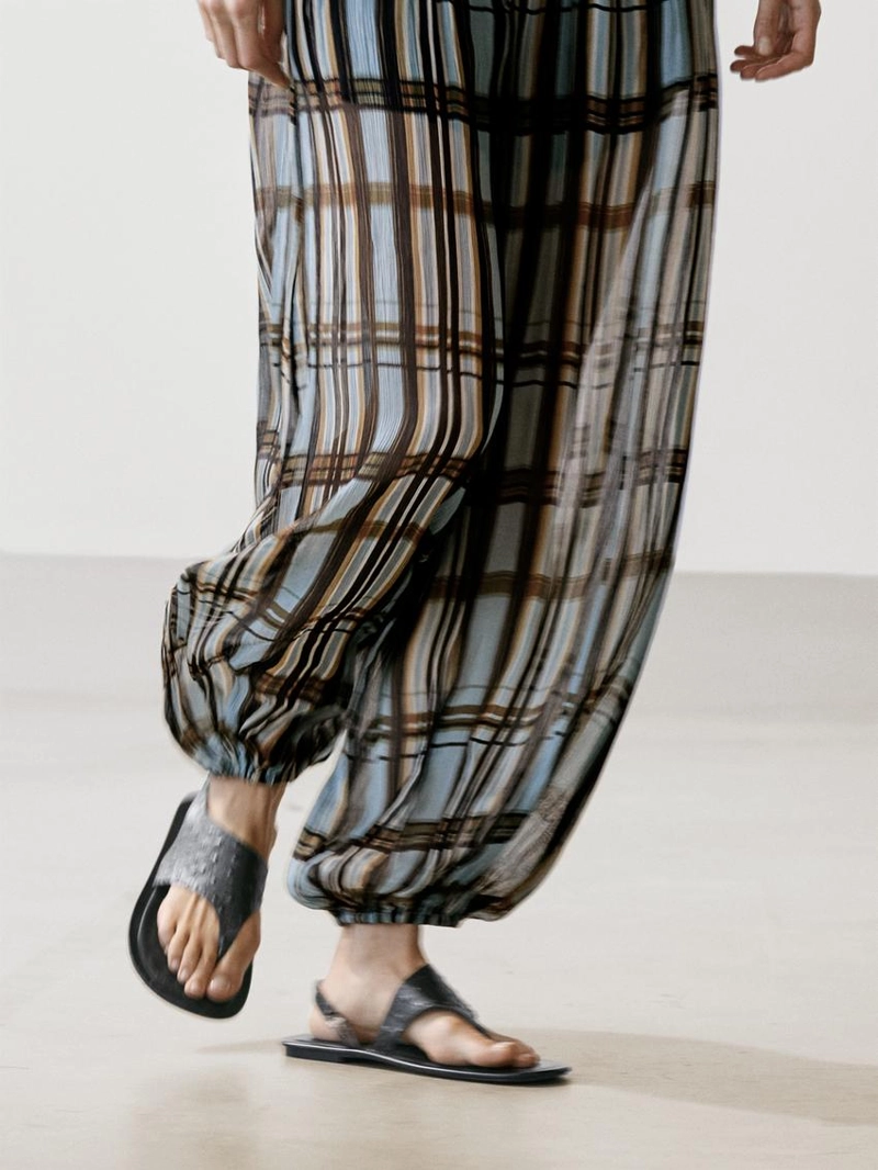 Брюки-саруэль в клетку с легкими штрихами