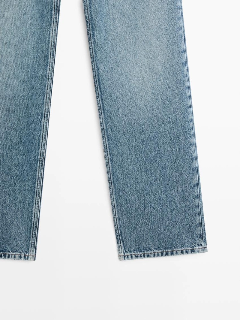 Джинсы с прямыми брючинами и высокой посадкой