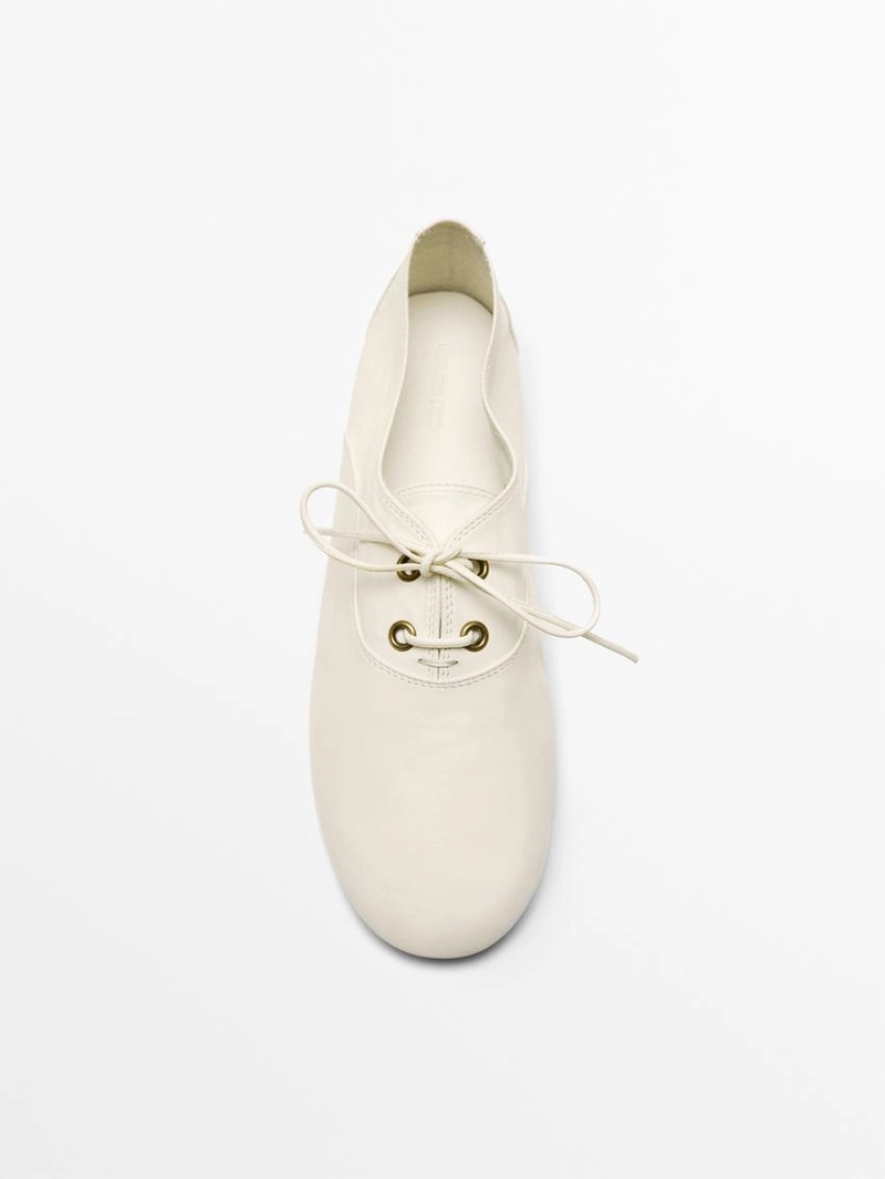 Мягкие кожаные туфли на шнуровке