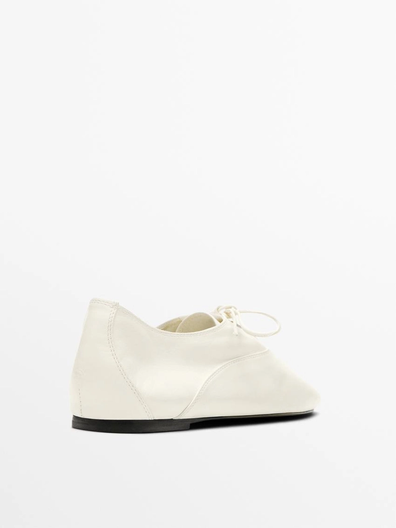 Мягкие кожаные туфли на шнуровке