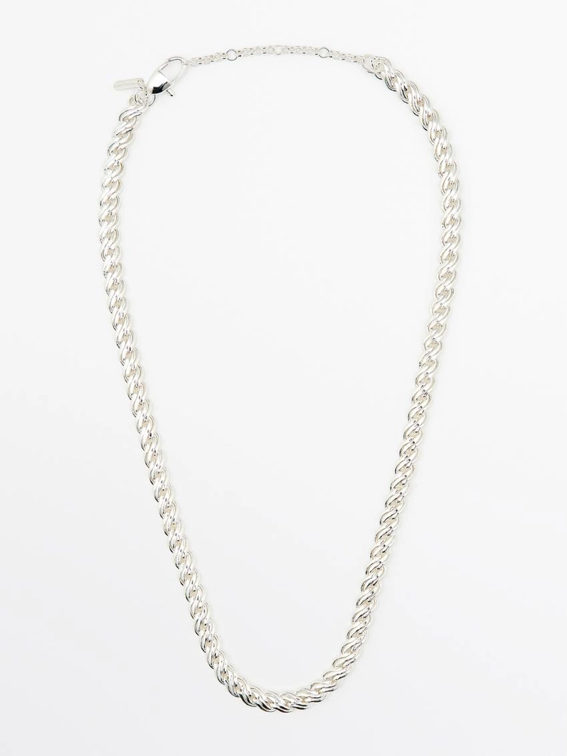 Серебристое ожерелье с цепочками