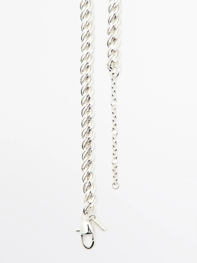 Серебристое ожерелье с цепочками