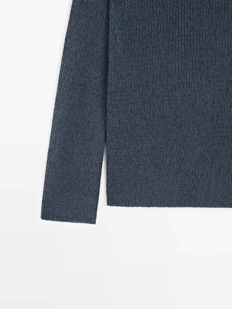 Свитер из смесовой хлопковой вязки с вырезами