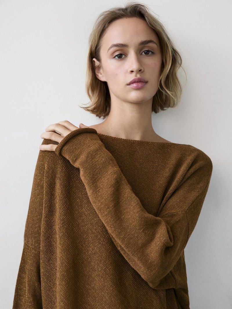 Кофта-пончо с ассиметричным вязаным узором