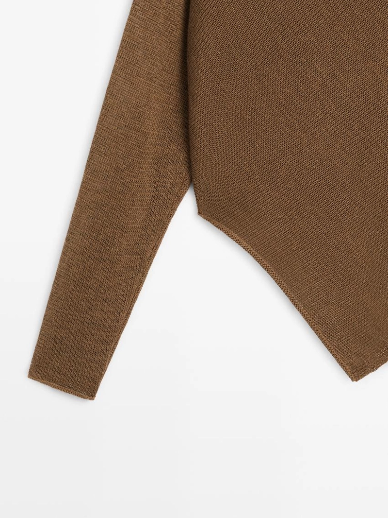 Кофта-пончо с ассиметричным вязаным узором