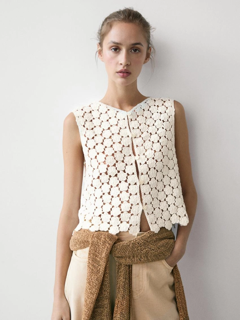 Хлопковый жилет с кружевными цветами