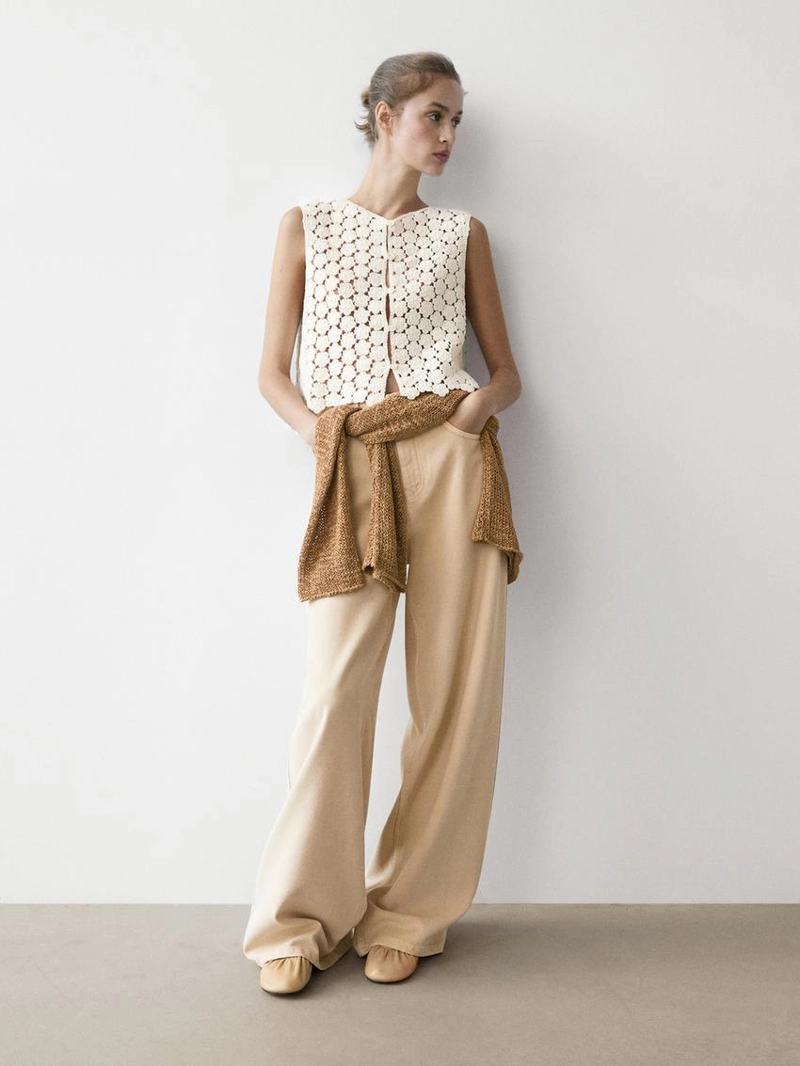 Хлопковый жилет с кружевными цветами