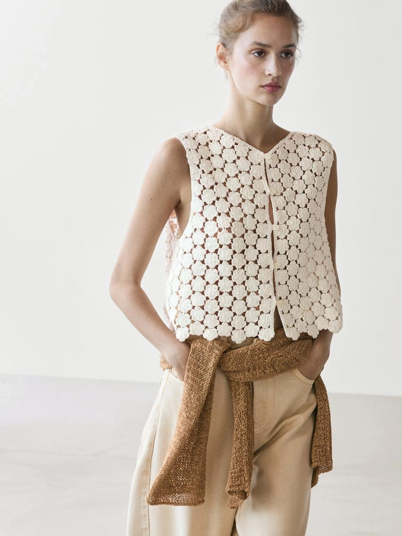 Хлопковый жилет с кружевными цветами