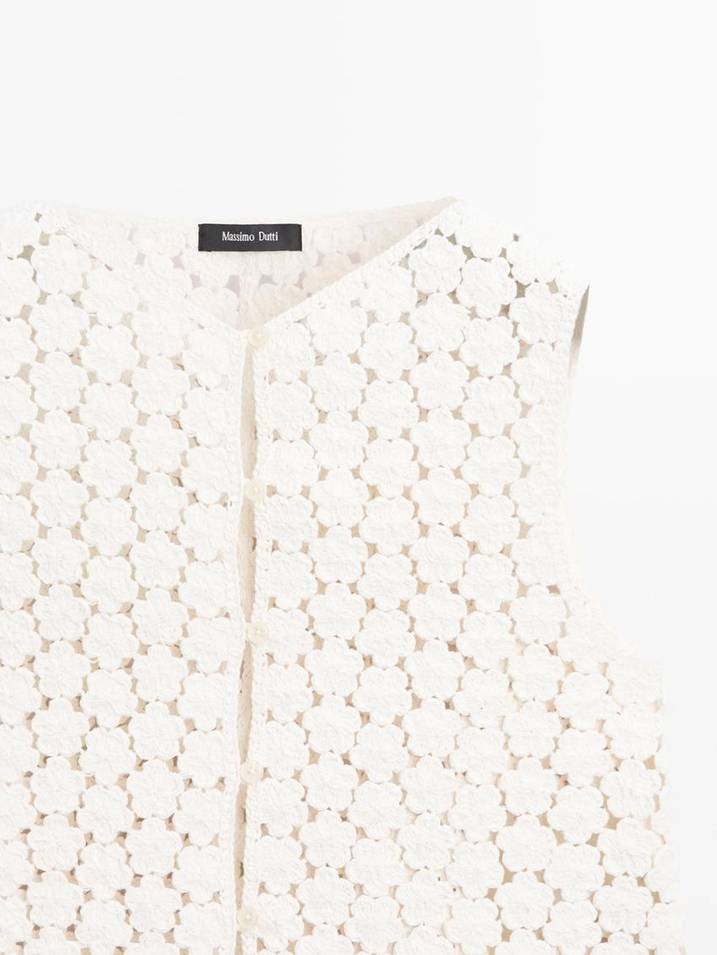 Хлопковый жилет с кружевными цветами