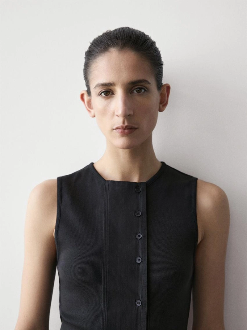 Топ из хлопково-синтетической смеси с деталями планки