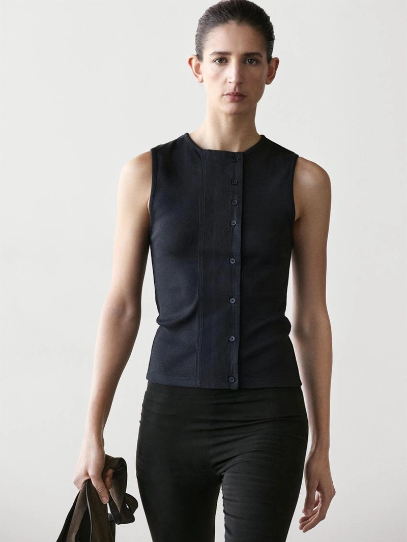 Топ из хлопково-синтетической смеси с деталями планки