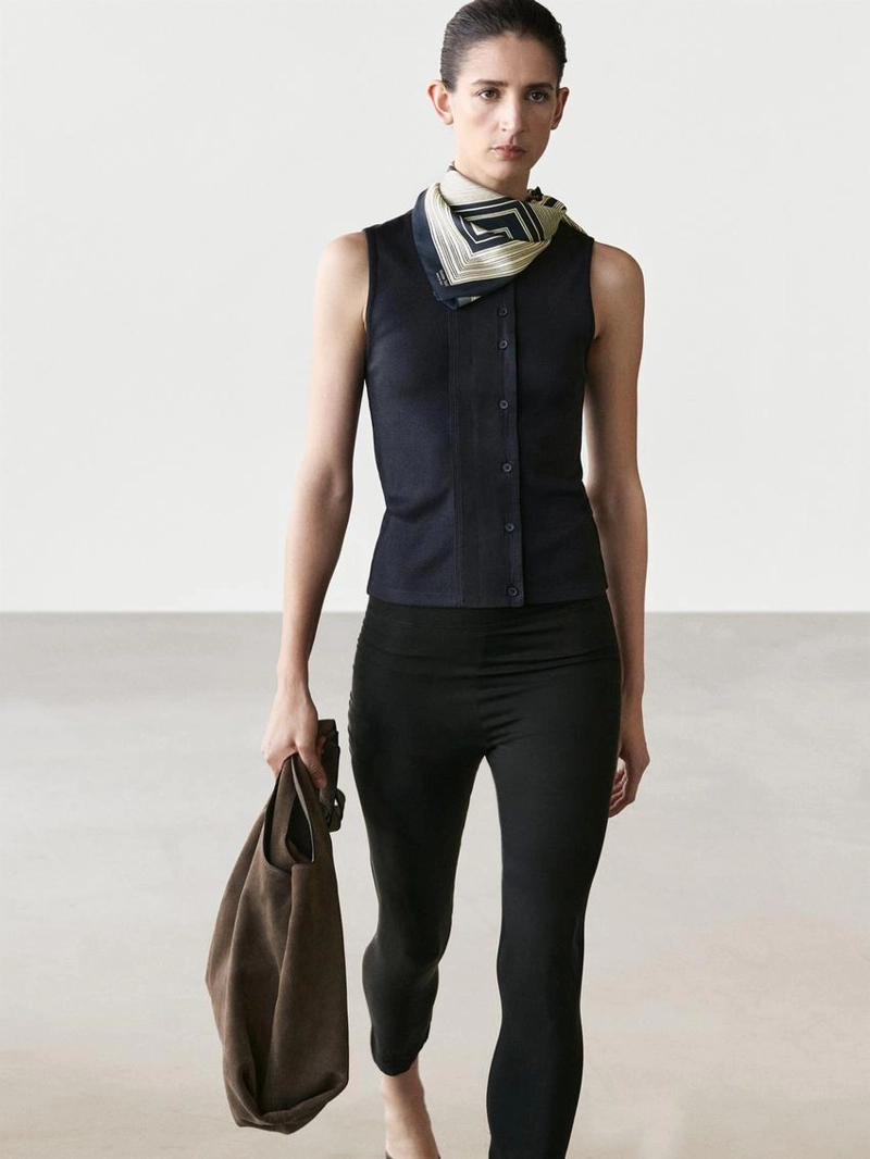 Топ из хлопково-синтетической смеси с деталями планки