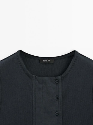 Топ из хлопково-синтетической смеси с деталями планки- Заказать в России