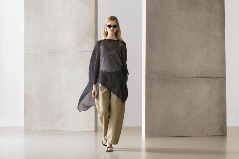 Асимметричная накидка из шелка