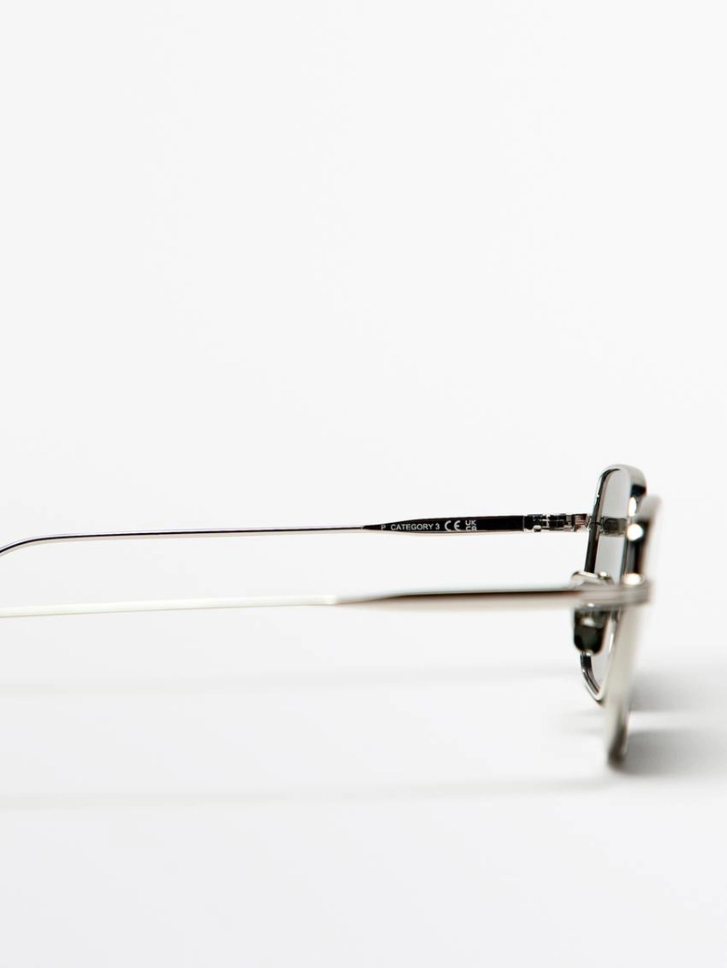 Солнечные очки с металлической оправой