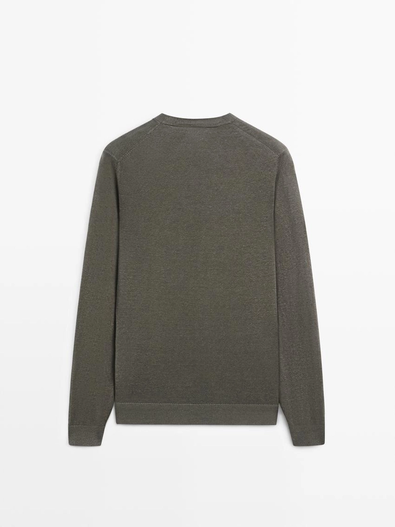 Свитер с круглым воротом из льна