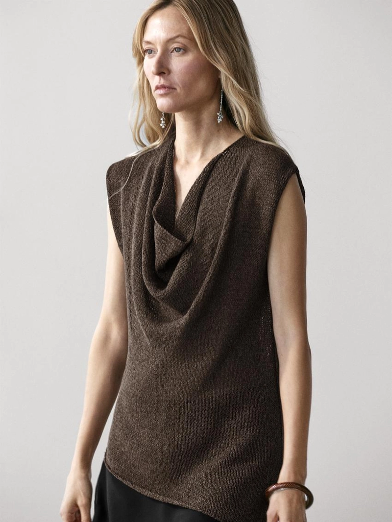 Топ с асимметричным воротником