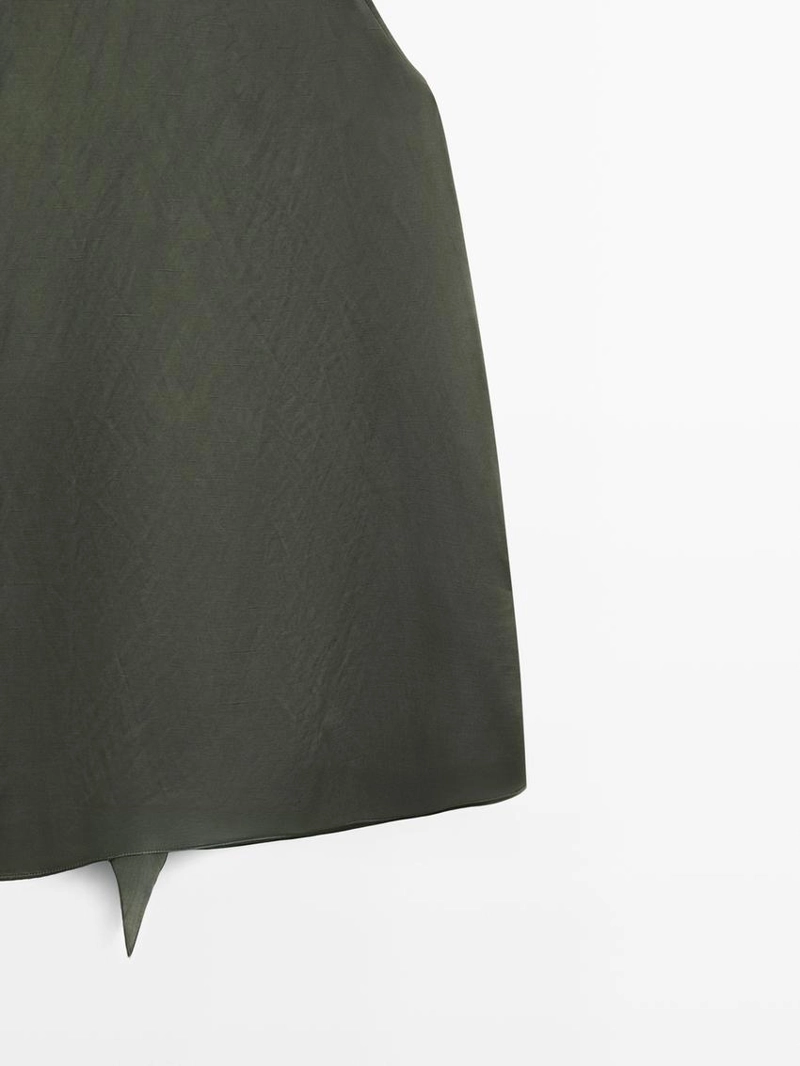 Топ с завязкой на шее из атласа