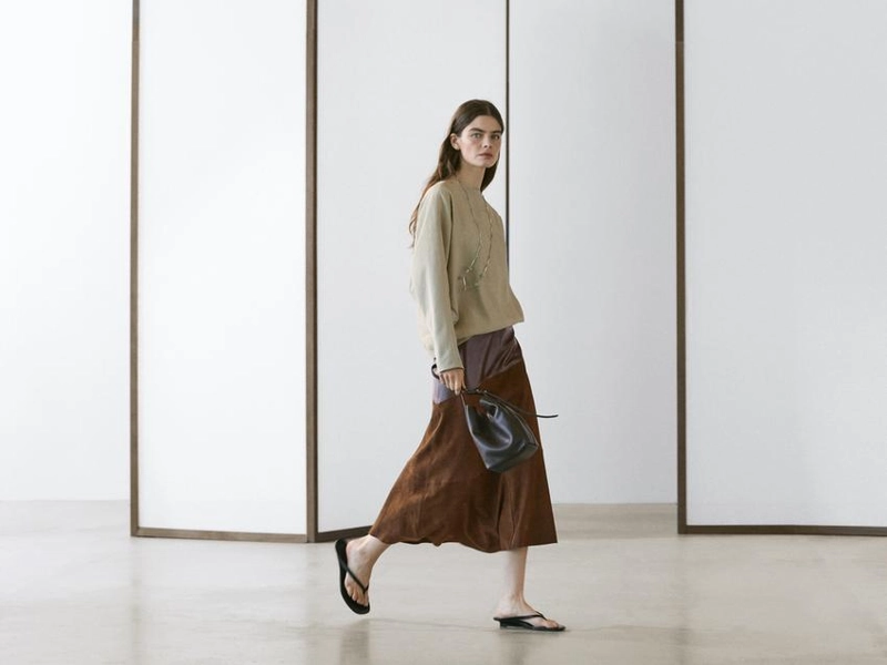 Юбка из замши нубука с асимметричным клином