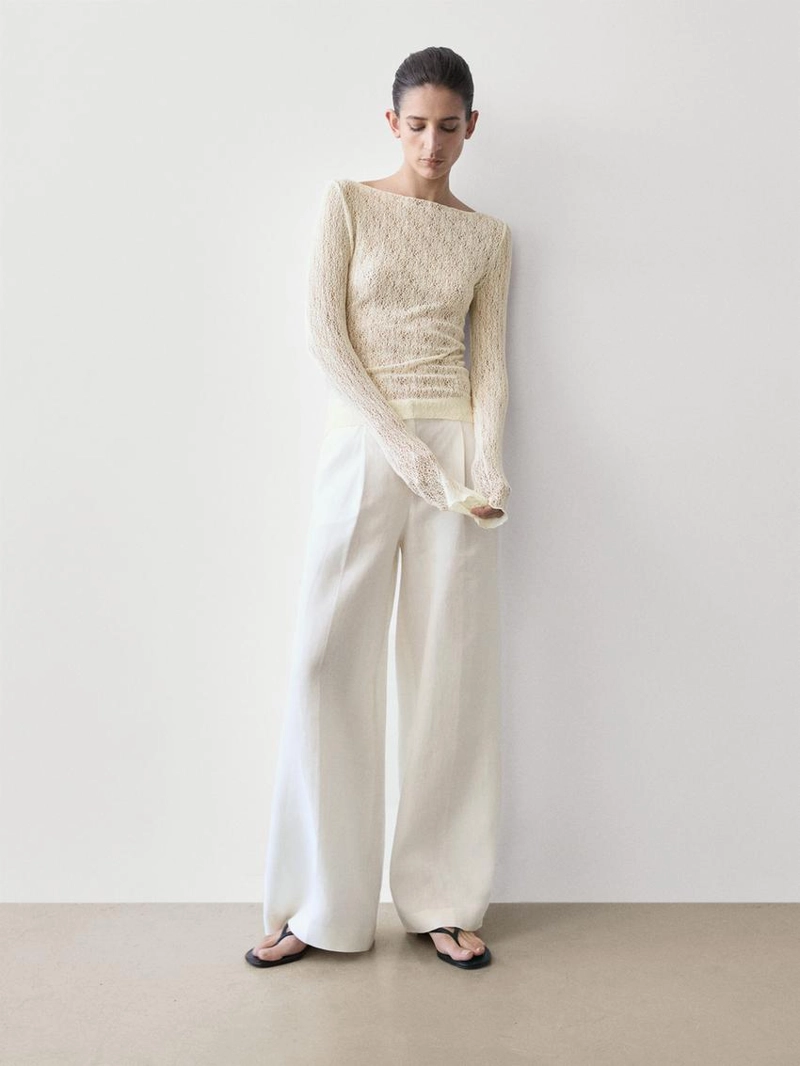 Футболка с лодочным вырезом и деталями из кружева