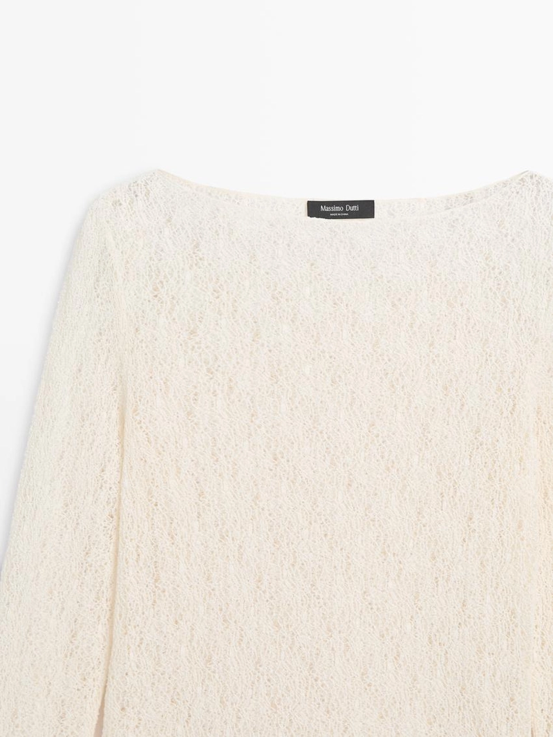 Футболка с лодочным вырезом и деталями из кружева