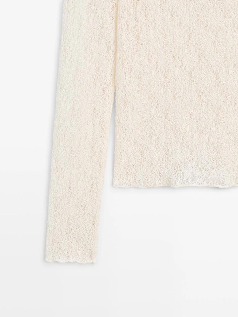 Футболка с лодочным вырезом и деталями из кружева