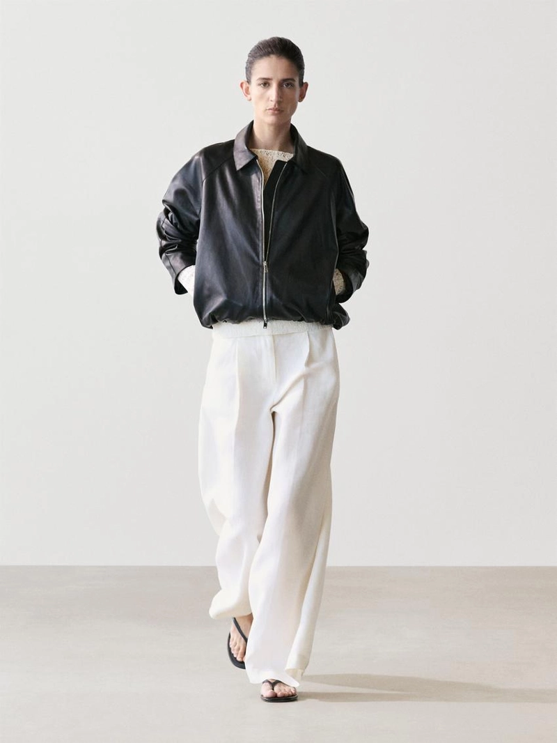 Футболка с лодочным вырезом и деталями из кружева