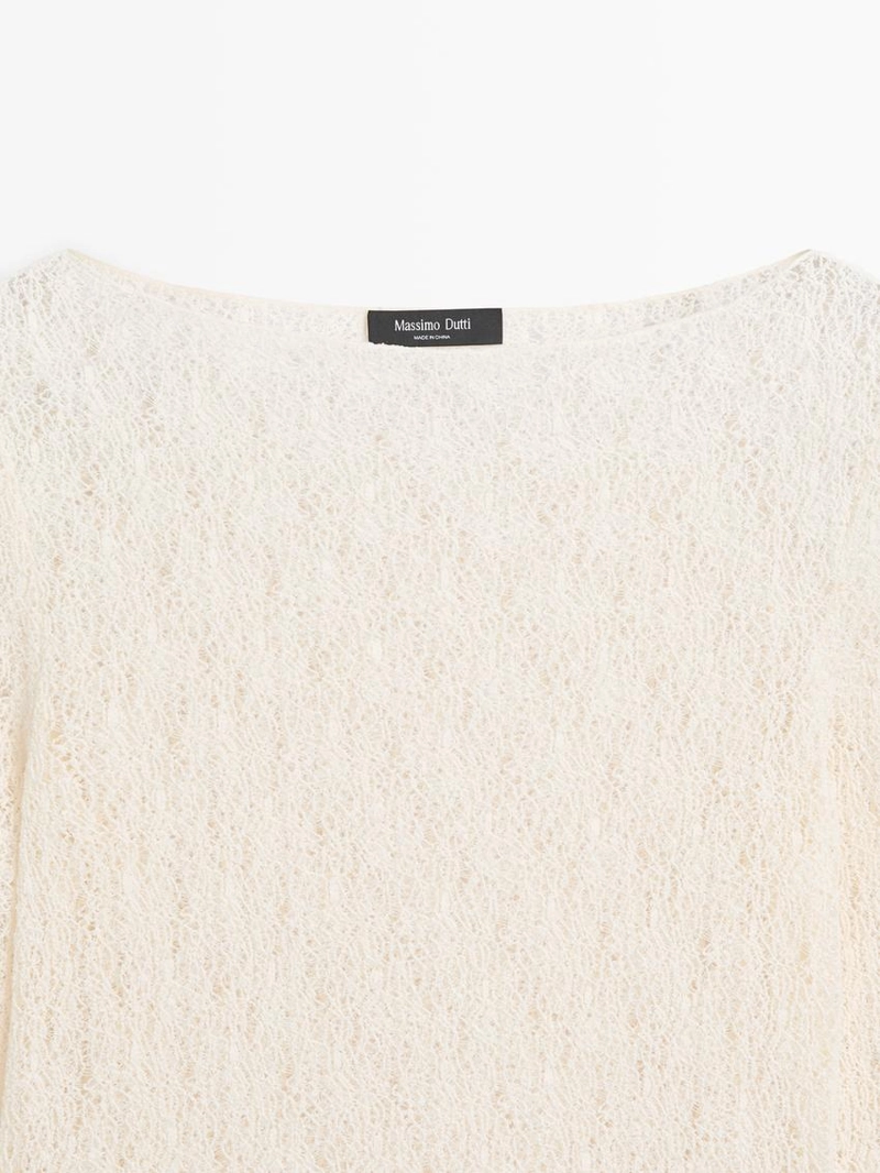 Футболка с лодочным вырезом и деталями из кружева