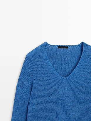 Водолазка из хлопково-шерстяного трикотажа с v-образным вырезом- Заказать в России