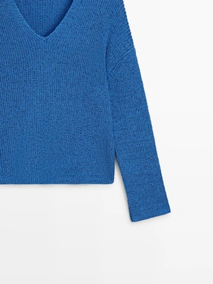 Водолазка из хлопково-шерстяного трикотажа с v-образным вырезом- Заказать в России