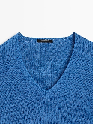 Водолазка из хлопково-шерстяного трикотажа с v-образным вырезом- Заказать в России