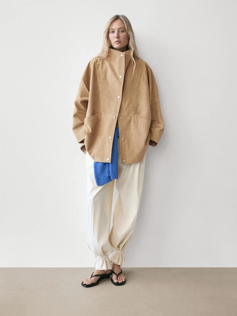 Плащ из замши с пуговицами