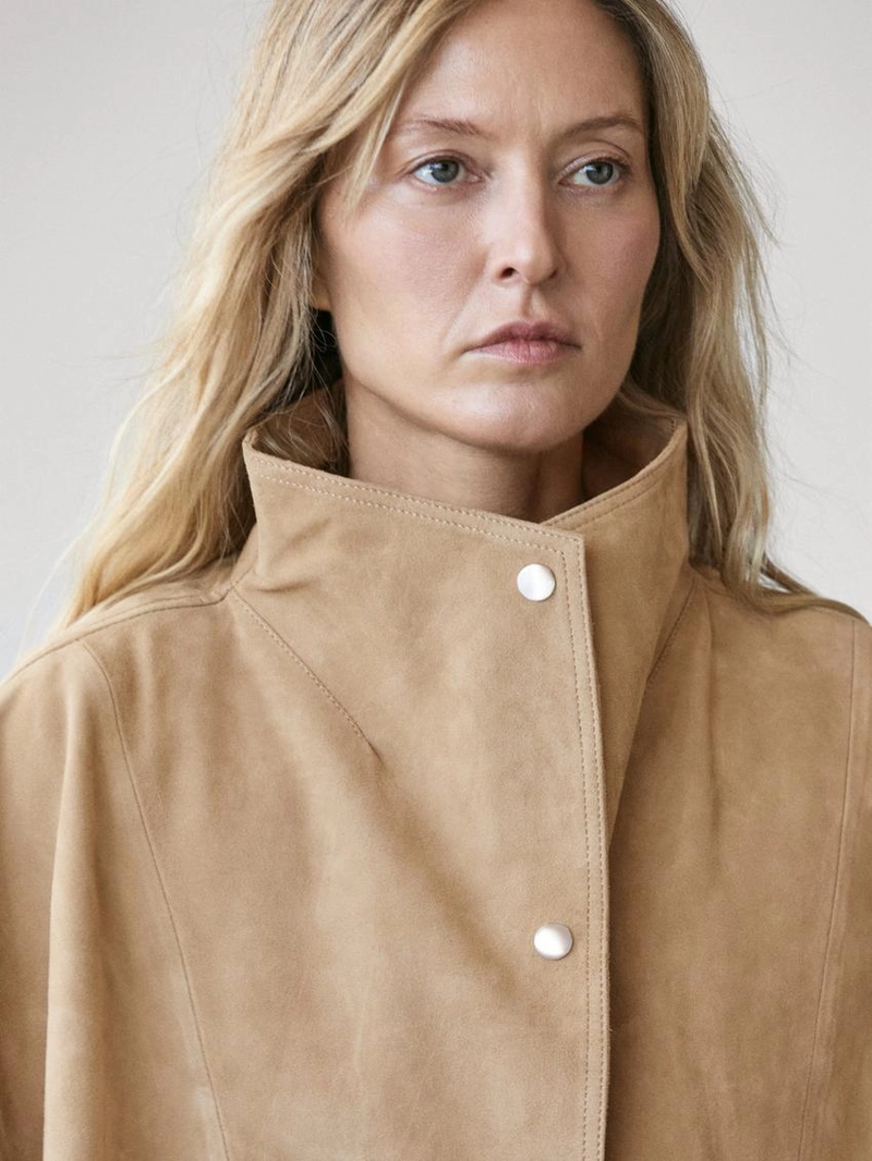 Плащ из замши с пуговицами