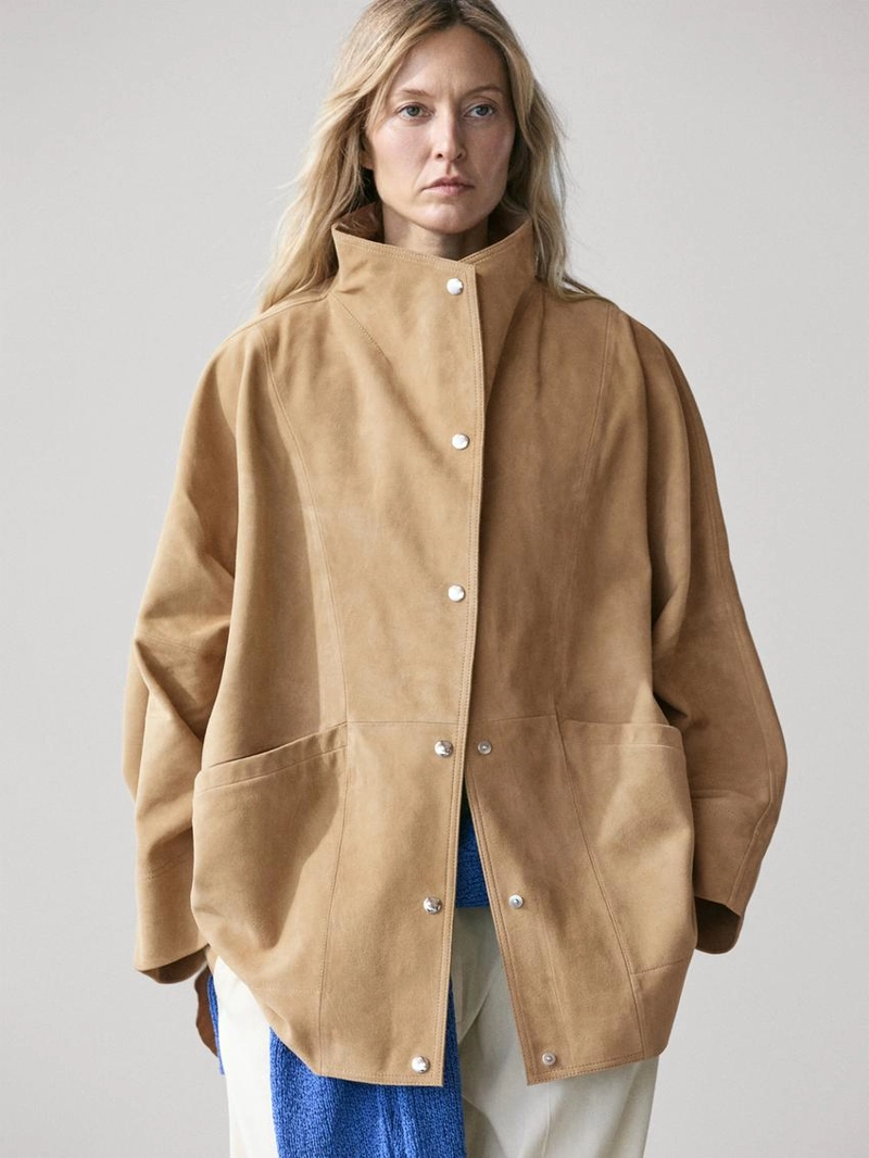 Плащ из замши с пуговицами