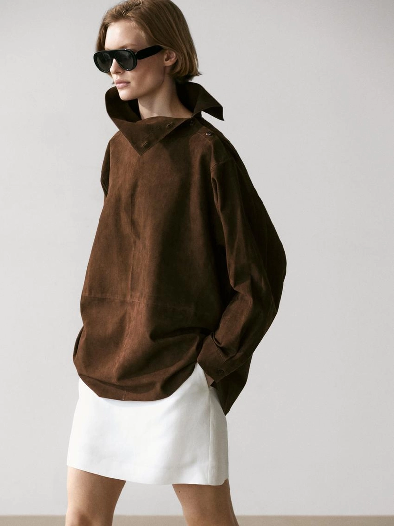 Блуза из замши с объемным стойкой под горло