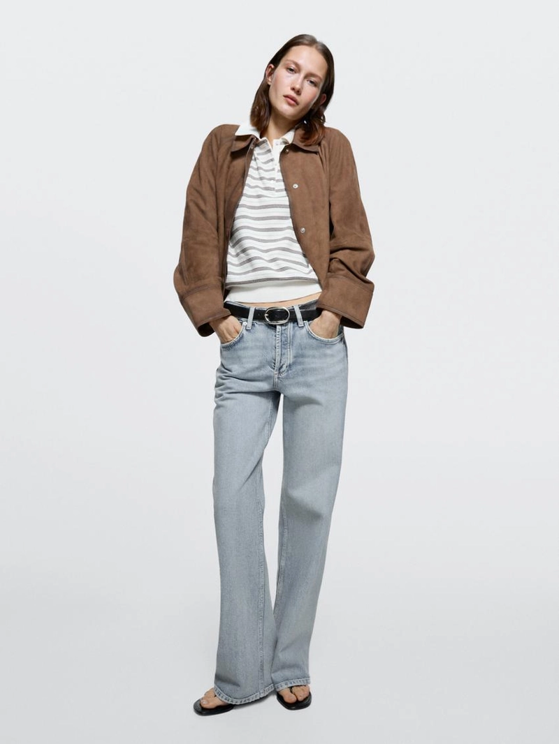 Джинсы с широкими штанинами на средней талии