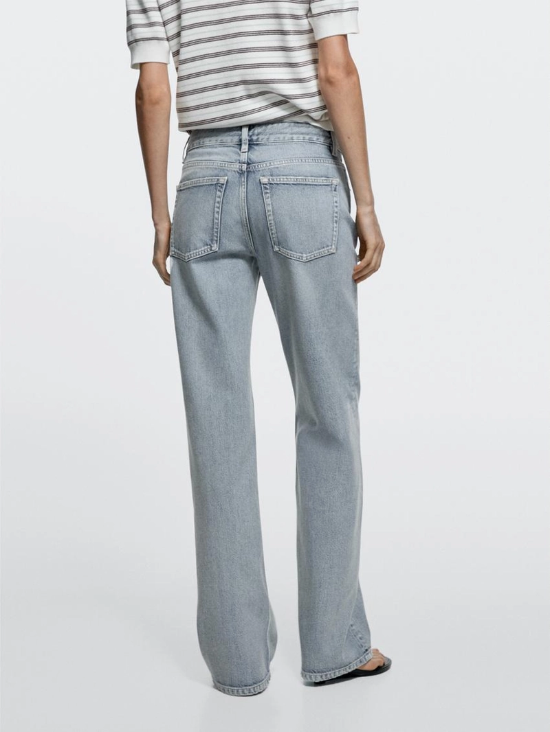 Джинсы с широкими штанинами на средней талии