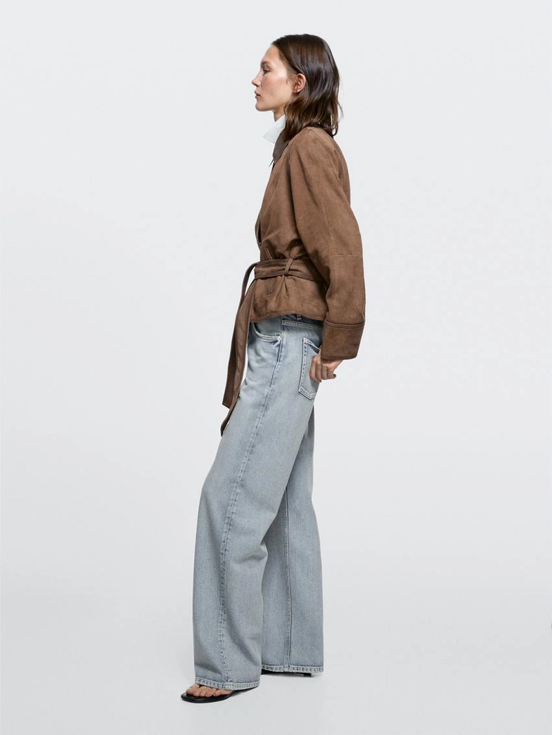 Джинсы с широкими штанинами на средней талии