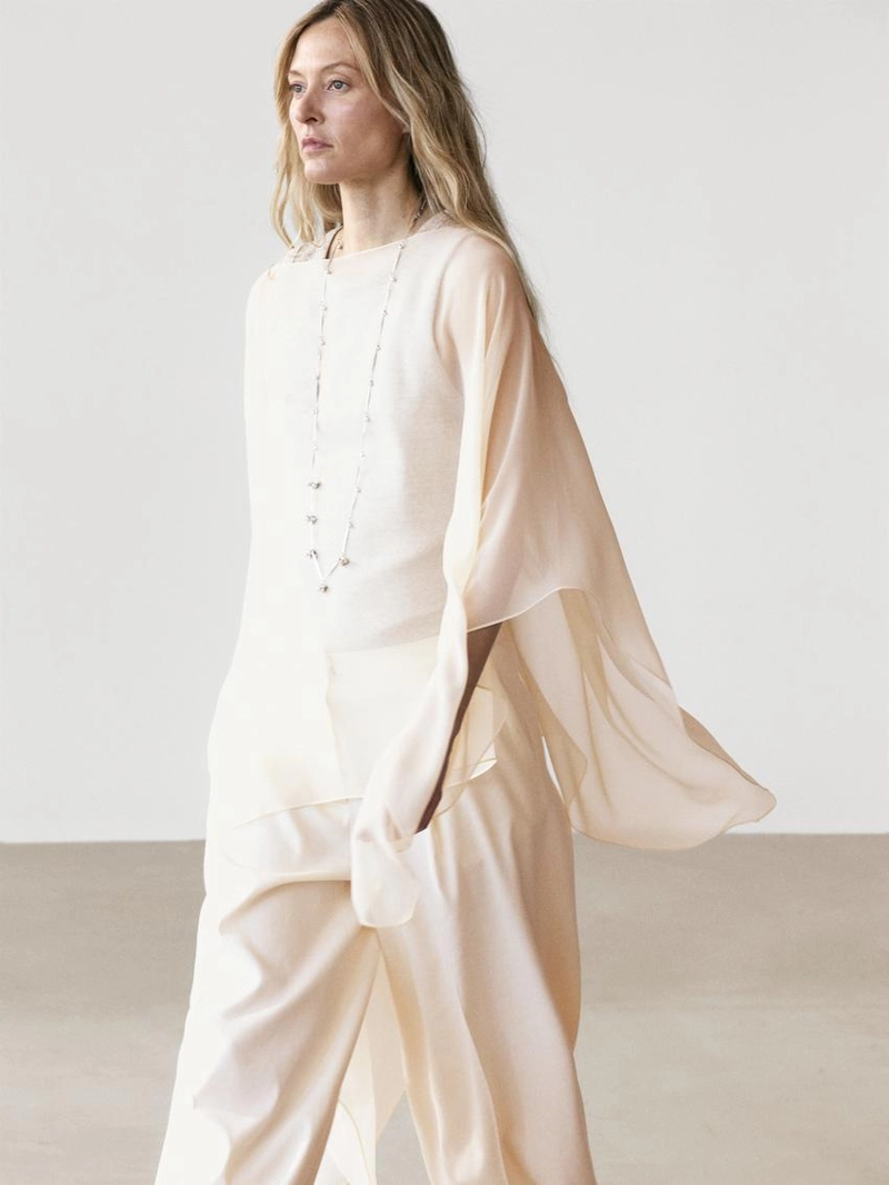 Косынка из шелка с асимметричным кроем