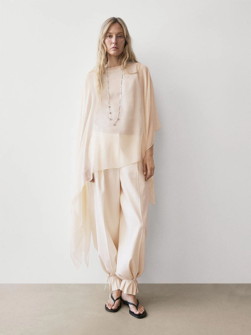 Косынка из шелка с асимметричным кроем