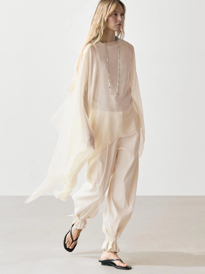 Косынка из шелка с асимметричным кроем